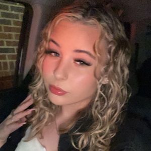 Meet your Posher, Mia